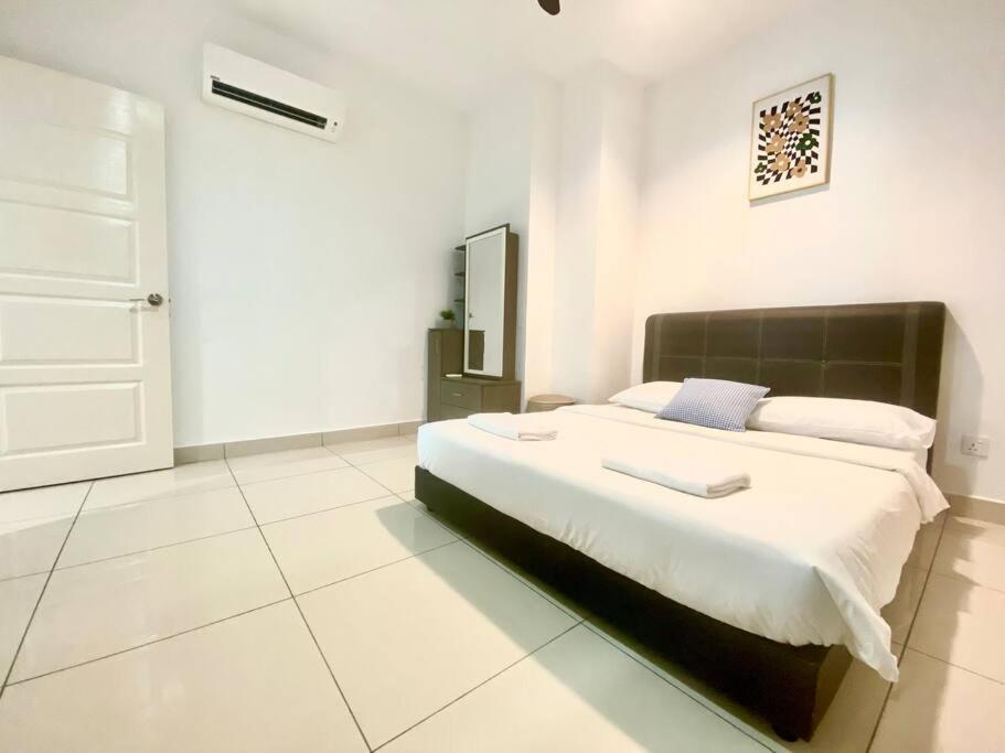Mansion One Suites - Seaview Modern 2 Bedroom Suites George Town Exterior photo