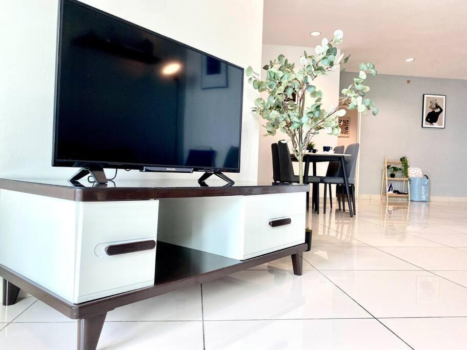 Mansion One Suites - Seaview Modern 2 Bedroom Suites George Town Exterior photo